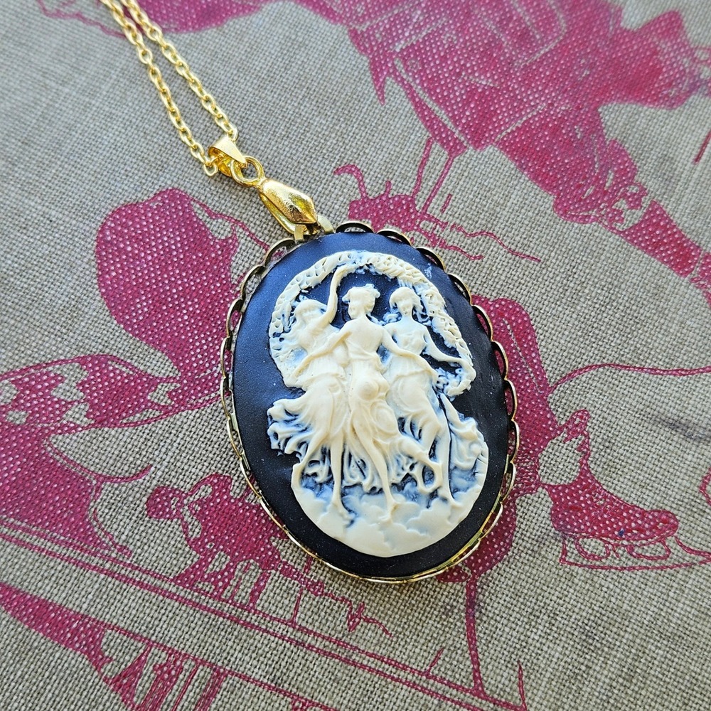 Agatha Harkness Three Graces Cameo Necklace Black White Oval Pendant Cosplay